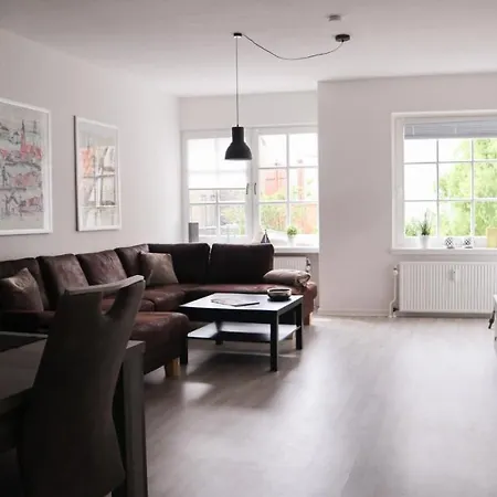 Kapitainskoje Direkt Am Hafen Flensburgs * Flensburg