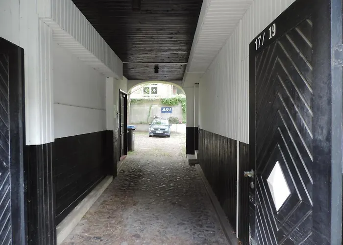 Kapitainskoje Direkt Am Hafen Flensburgs *